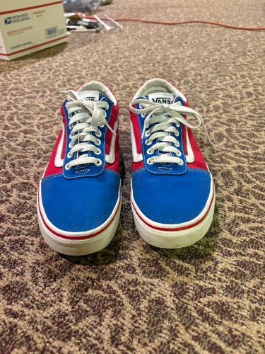 Red Men's Size M 10.0 (W 11.0) Adult Vans Old Skool Shoes (Used)