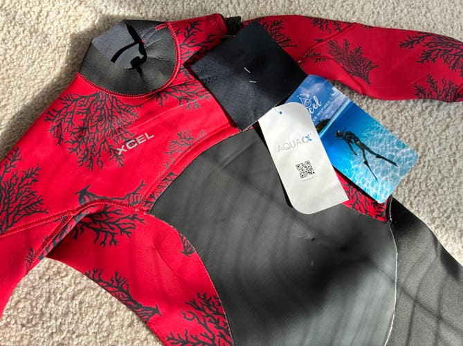 Women's Fullsuit XS (size 4) 4/3mm XCEL Axis Wetsuit (New with tags)