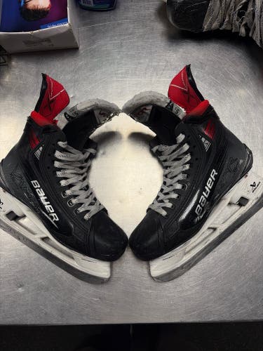 2023 Bauer Vapor X5 Pro Hockey Skates Size 5.5 (Used)