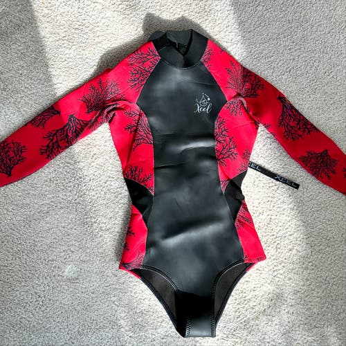 Women's Longsleeve Springsuit XS (size 4) 3/2mm XCEL Axis Wetsuit (Worn once)