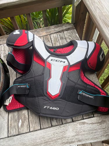 Senior XL CCM JetSpeed FT680 Shoulder Pads (Used)