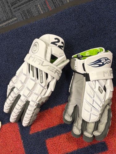 Maverik Max Lacrosse Gloves (New)