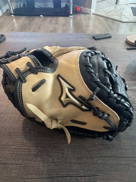 2015 Mizuno Global Elite RH Catcher's Baseball Glove 32.5" (Used)