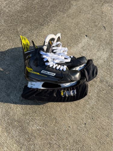 Black/Yellow 2022 Bauer Supreme M3 Hockey Skates Regular Width Size 5.5 (Used)