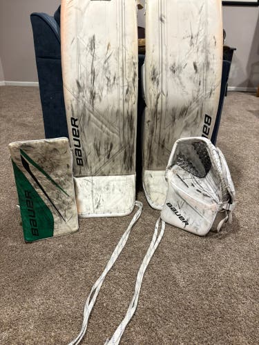 XL Supreme Mach Pads and Bauer 2-Piece Blocker V90 glove