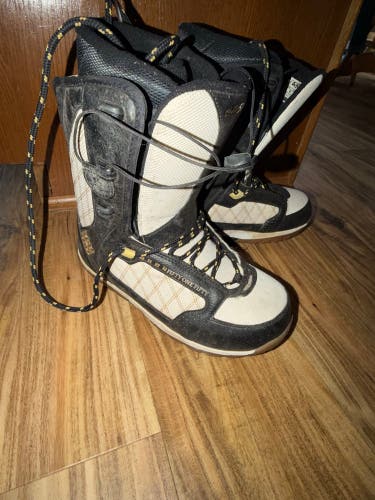 Women's Burton Empress 5150 Snowboard Boots size 9 EUR 40