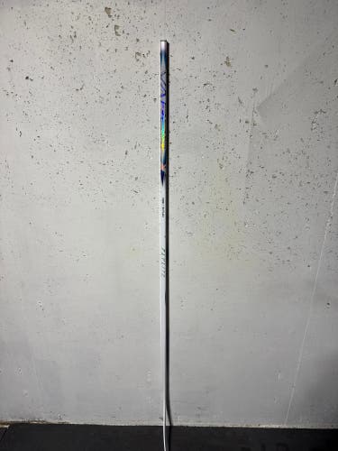 Senior Bauer Vapor Flylite Right Handed Hockey Stick P28 70 Flex - White (New)