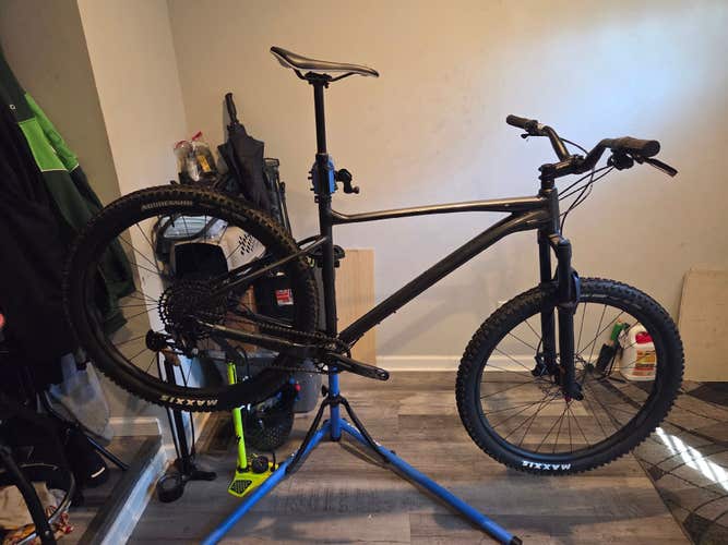 2022 Giant Fathom 29 1 Road Bike XL (Used)