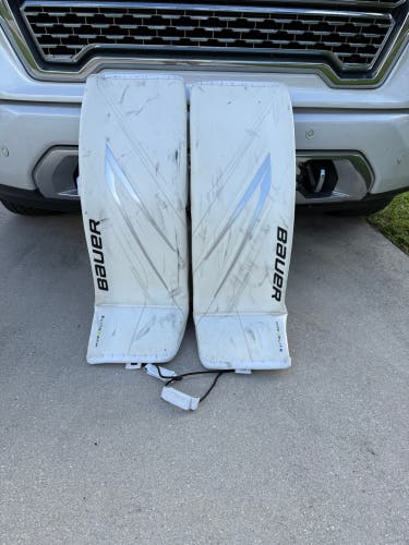 Large Bauer Vapor Hyperlite 2 Goalie Leg Pads (Used)
