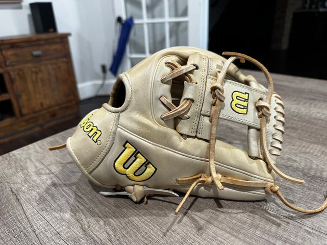 Wilson A2000 DP15 RH Infield Baseball Glove 11.5" (Used)