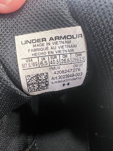 Under Armour Lockdown 5 Basketball Shoes Black/Gold Men’s 7.5 Women’s 9 – 3023949-003