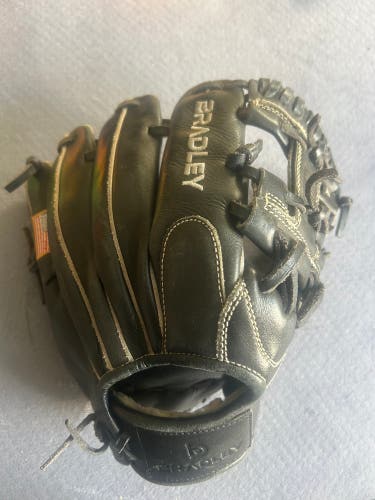 2023 Next Play RH Baseball Glove 11.25" (Used)