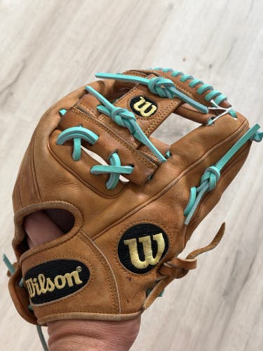 Wilson A2000 DP15 RH Throw Infield Baseball Glove 11.5" (Used)