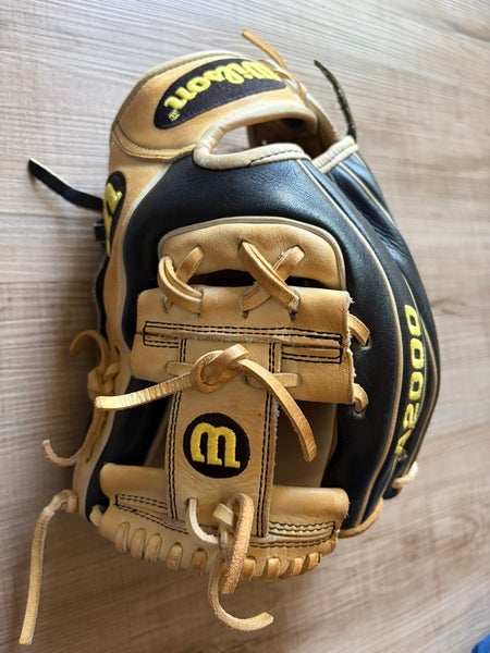 Wilson A2000 RH Infield Baseball Glove 11.5" (Used)