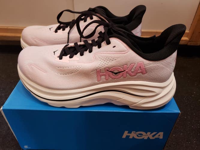 HOKA W CLIFTON 10 WIDE SIZE 8.0D CARNATION/STARLIGHT