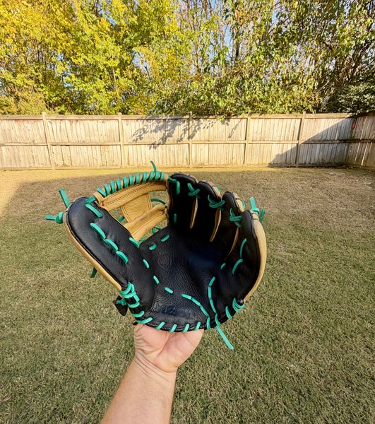 Wilson A800 RH Infield Baseball Glove 11.5" (Used)
