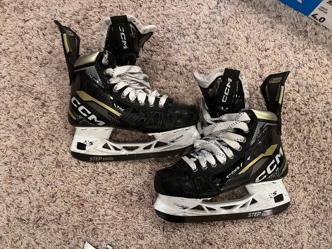 CCM AS-V Pro Hockey Skates Regular Width Size 5.5 (Used)