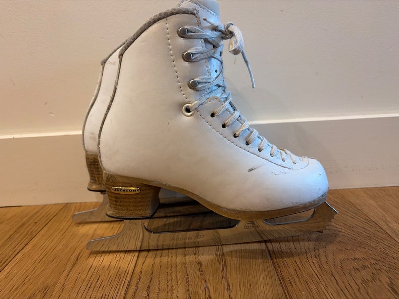 Jackson Ultima Freestyle Figure Skates C Junior 2.5 (Used)