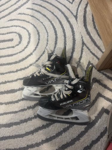2021 Bauer Vapor 3X Hockey Skates Size 1 (Used)
