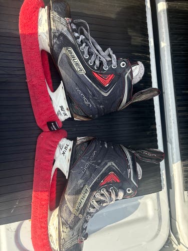 2014 Bauer Vapor X70 Hockey Skates Regular Width 9.5 (Used)